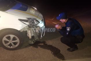 У Києві чоловік на викраденому джипі протаранив авто поліції під час погоні