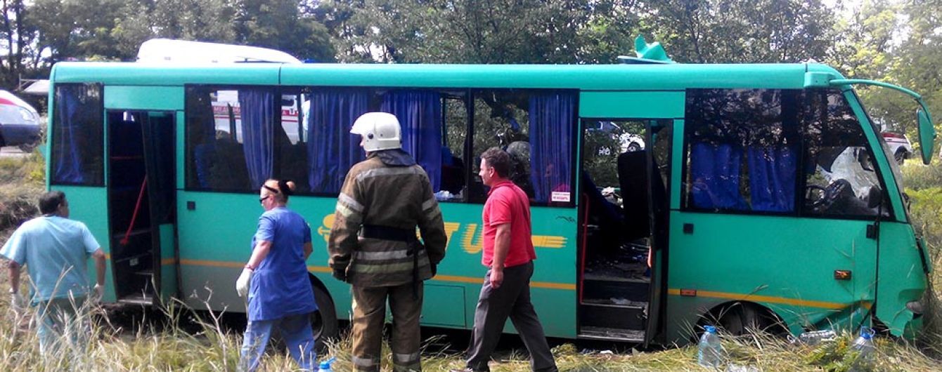 На Днепропетровщине смертельное ДТП устроили пассажирский автобус и грузовик