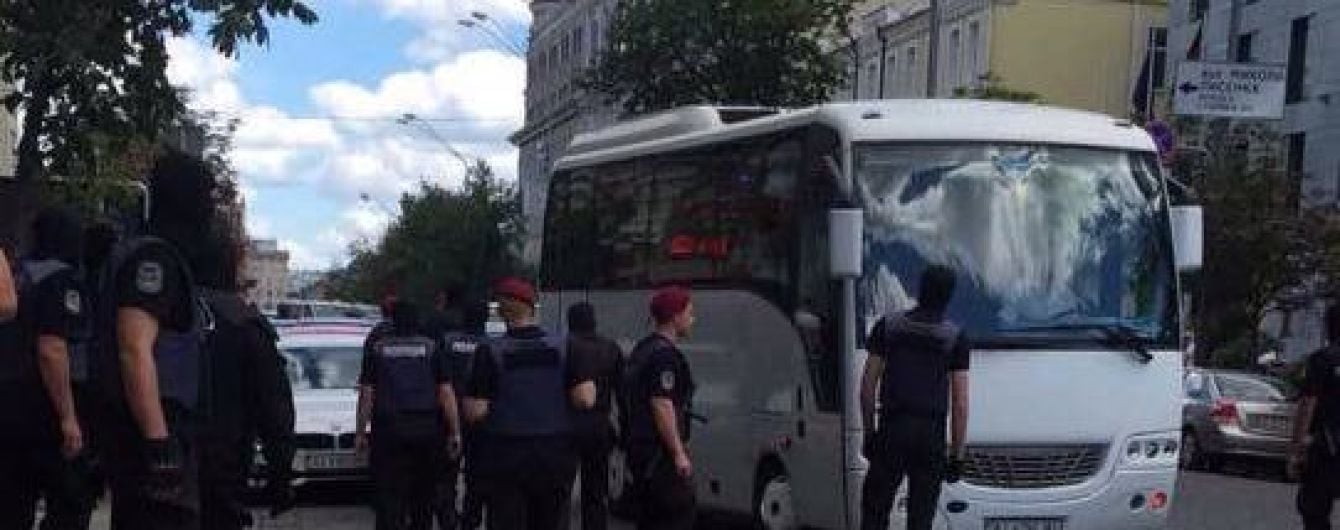 СБУ завадила провокації під польським консульством, яку замовила Росія