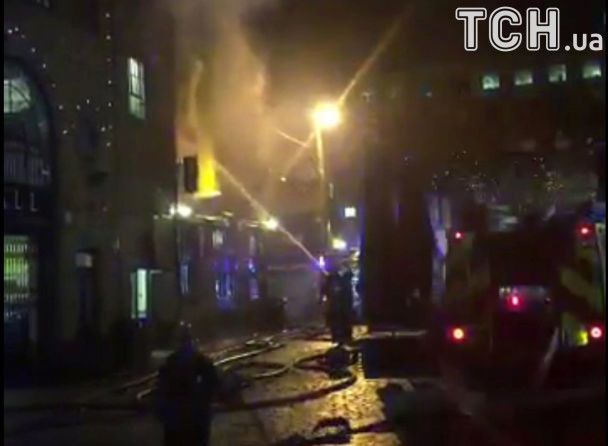 У центрі Лондона горить ринок, на боротьбу з вогнем кинуті десятки пожежних
