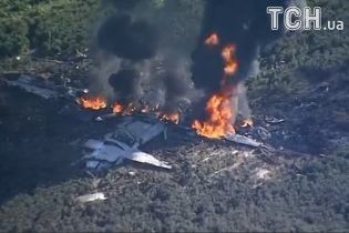 Авіакатастрофа в США: усі 16 людей на борту військового літака загинули