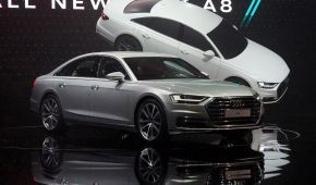 Audi представила новое поколение представительского седана A8