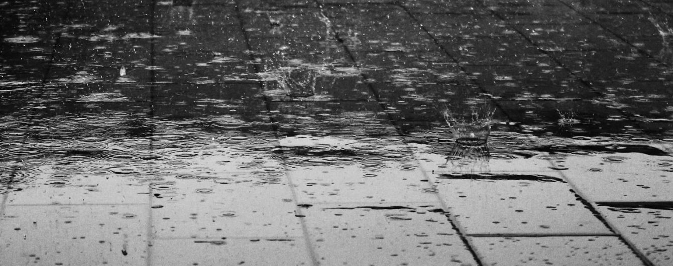 Воды по колено: Ровенскую область накрыл мощный ливень