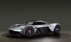 Aston Martin представил предсерийную версию гиперкара Valkyrie