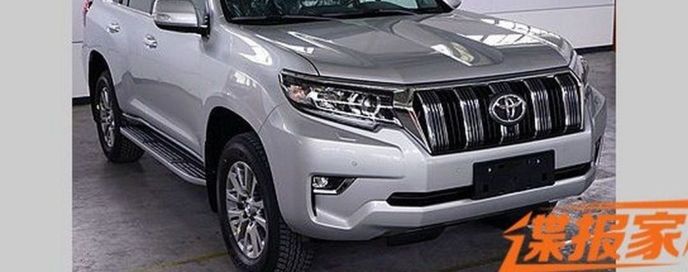 В Сети появились "живые" фото обновленного Toyota Land Cruiser Prado