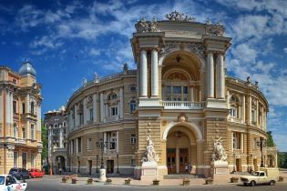 Тисячі одеситів 30 мовами читали твори відомих земляків