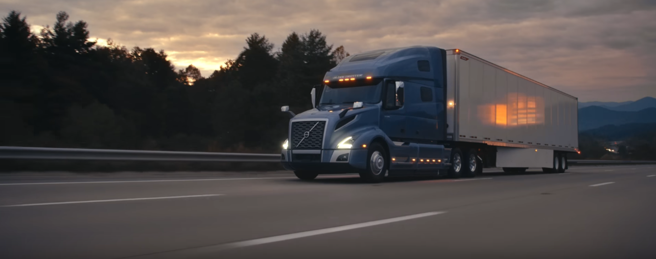 Новые магистральные грузовики Volvo стали более автономными
