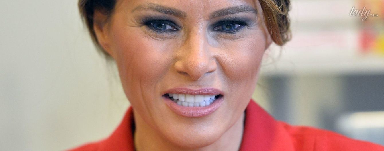 Мелания Трамп в эффектном образе навестила детей в больнице