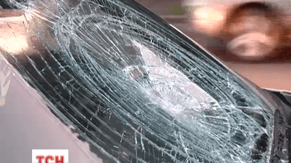 В Киеве двое детей попали под колеса автомобиля на пешеходном переходе