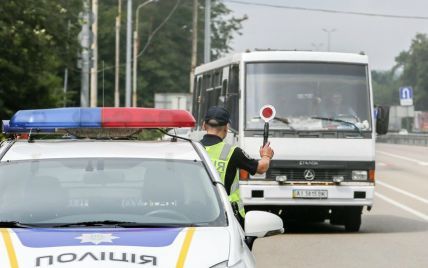 В Одессе разъяренные пассажиры перекрыли улицу: что случилось (видео)