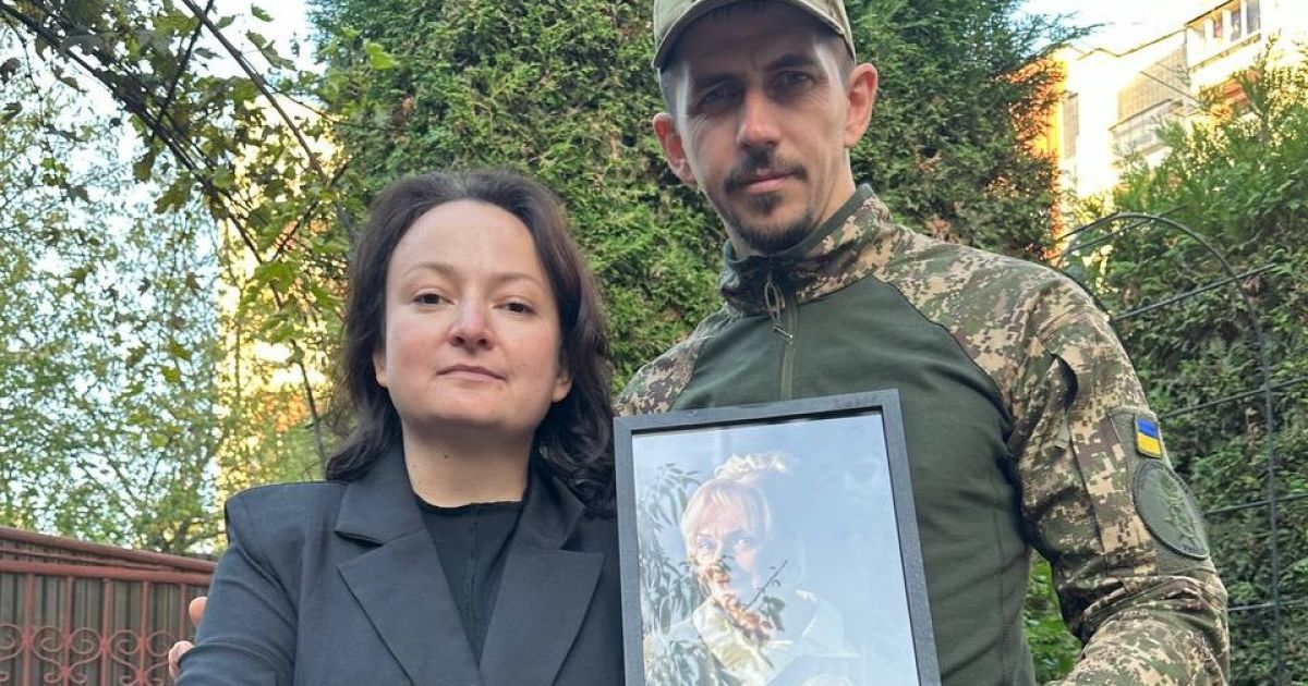 София Особа (Семчишин) с мужем Василием и портретом Ирины Фарион