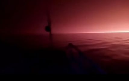 У Мережі з'явилось відео, як невщухаючі пожежі в Росії перетворили день на ніч
