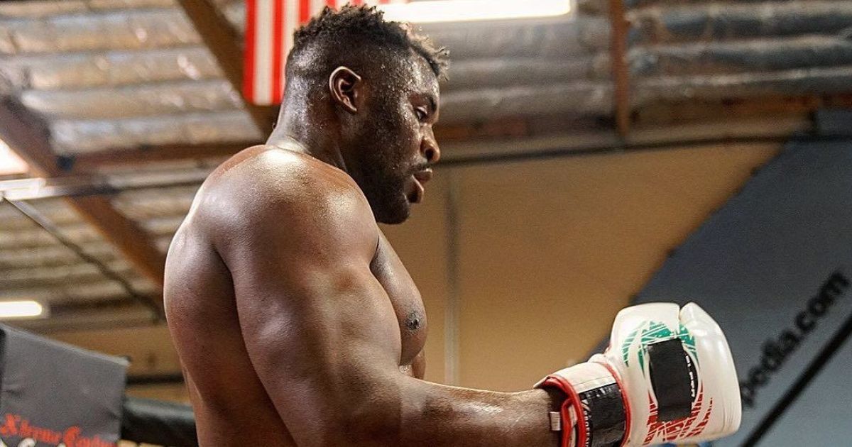 Актуальний бізнес: Боєць UFC розпочав продаж антисептиків під час карантину