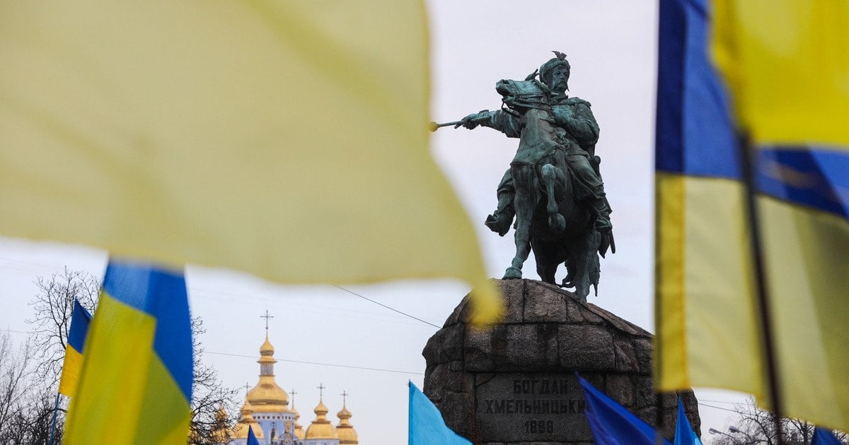 Пам'ятник Богданові Хмельницькому під час святкування Дня Соборності в Києві. Фото: president.gov.ua