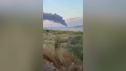Удар по логистике РФ: у порта Кавказ вспыхнули автомобильные паромы