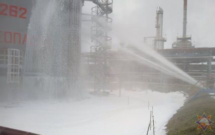 В Беларуси произошел пожар на заводе "Нафтан" (фото)