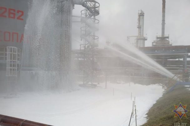 Росія у вогні: Сили оборони вгатили по НПЗ 