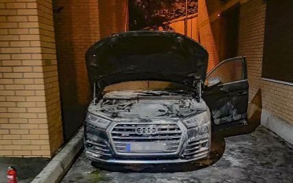 В Киеве двое одесситов подожгли автомобиль предпринимателя
