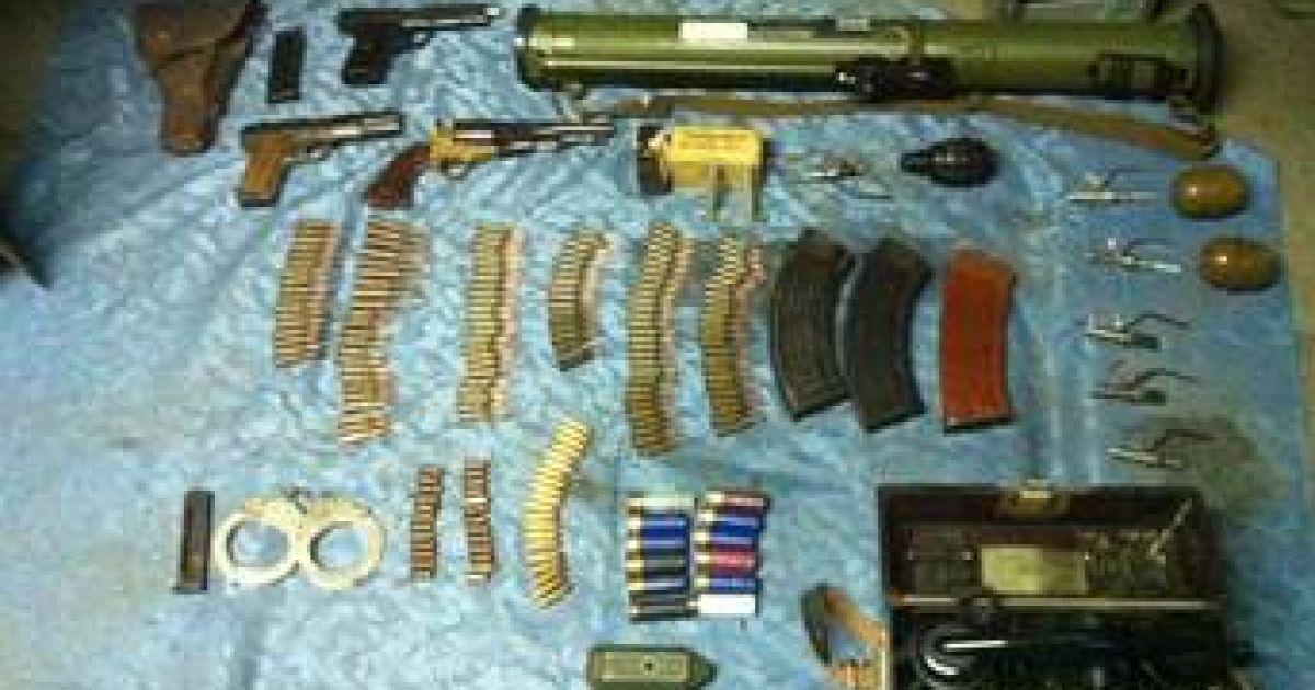Зберігав незаконний арсенал зловмисник в орендованих сейфах для зберігання моторів.