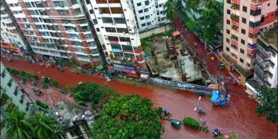 По улицам столицы Бангладеша течет река из крови и дождевой воды