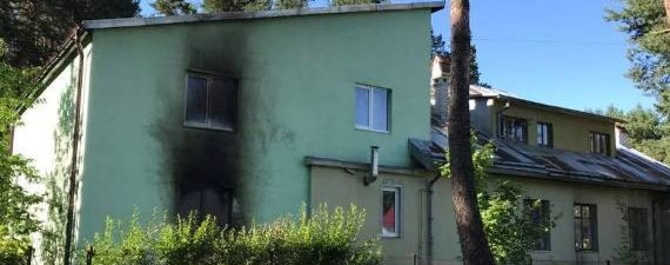 Во Львове неизвестные забросали монастырь коктейлями Молотова