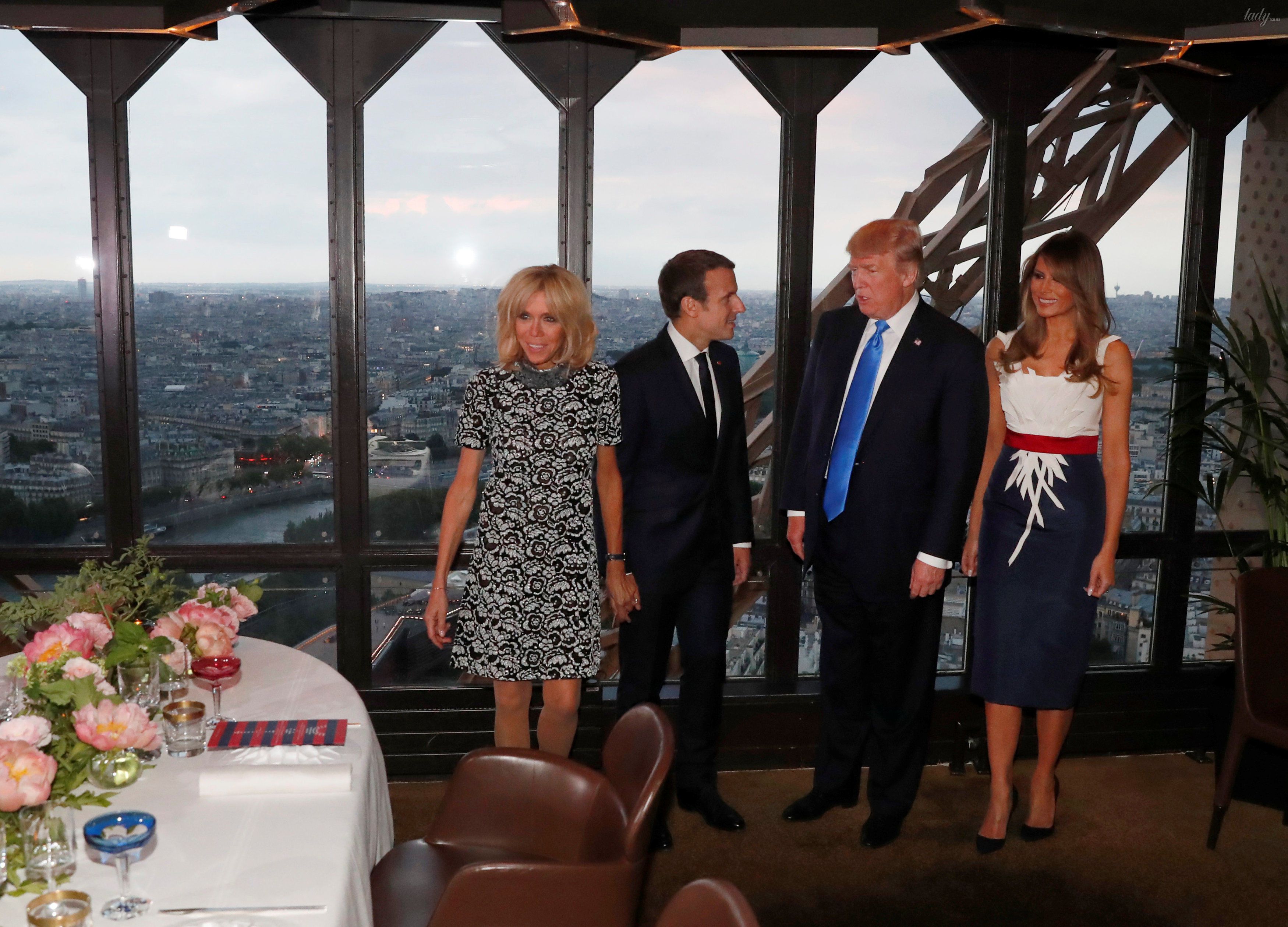 Супруги Трамп и Макрон_2
