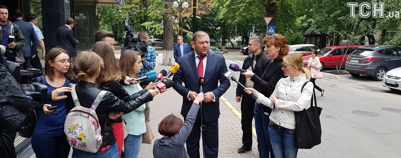 Добкін вийшов з ГПУ зі словами: "Я без кайданків"