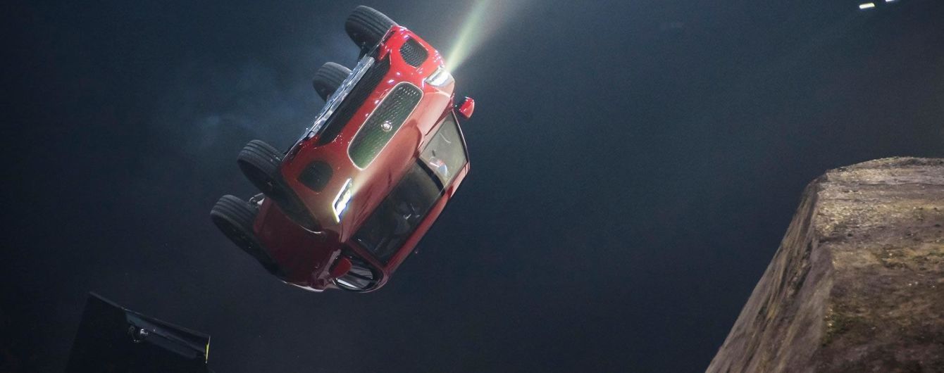 Jaguar E-Pace выполнил фигуру высшего пилотажа