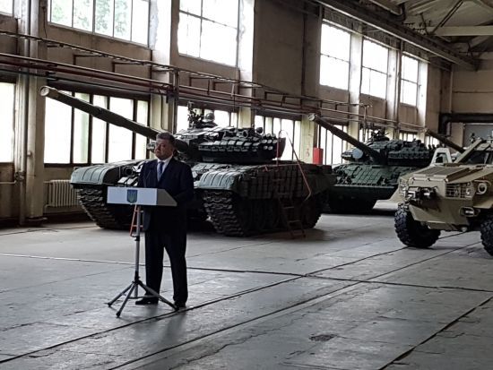 Не дозволю обкрадати армію: Порошенко прокоментував затримання на Львівському бронетанковому заводі