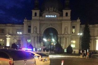 Ночной переполох во Львове. На железнодорожном вокзале ищут взрывчатку