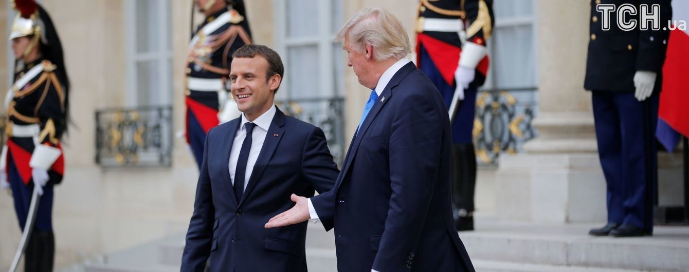 Рождение редкого зеленого пса и бесконечное рукопожатие Трампа и Макрона. Тренды Сети