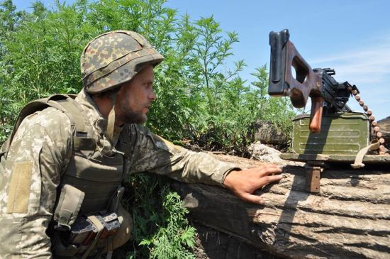 Боевики били по украинским позициям из минометов и БМП, один боец АТО погиб