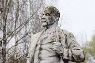 Радиоактивный Ленин и "ручной" лис: зона ЧАЭС "обрастает" туристическими визитками