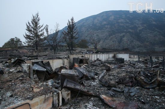 Попел и останки. Reuters показал последствия масштабных лесных пожаров в Канаде