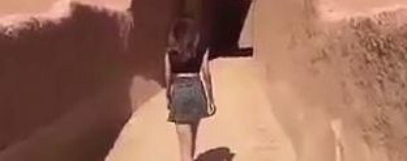 В Саудовской Аравии вызвало резонанс видео с девушкой в мини-юбке и топике