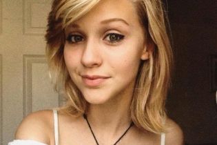 У Британії дівчина-підліток повісилася у шкільній вбиральні через расистські образи в її бік