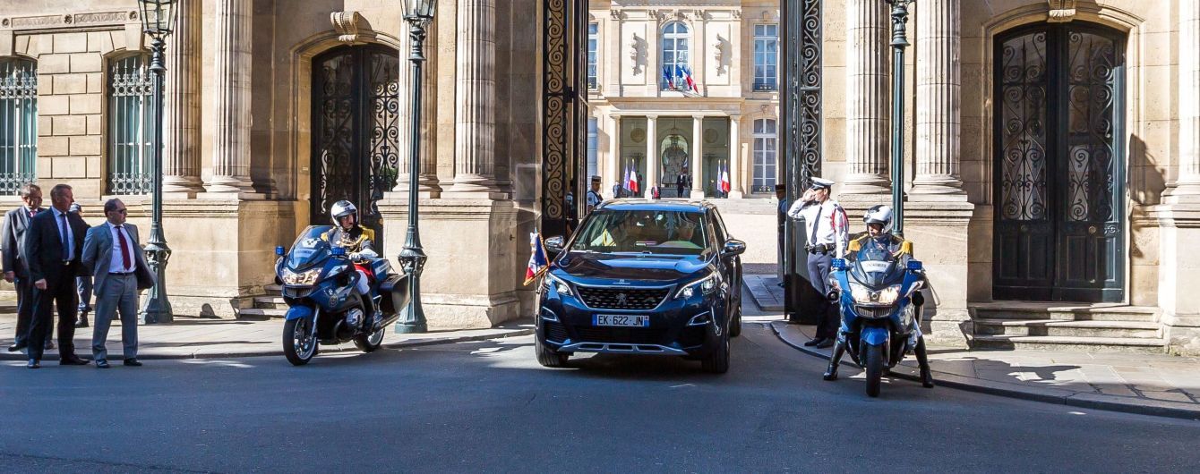 Президент Франции выбрал президентский автомобиль для национального праздника