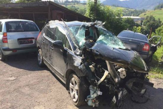 Смертельна ДТП на Закарпатті: авто на повній швидкості в'їхало у відбійник