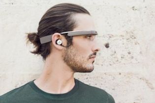 Google Glass 2.0: розробники збільшили час роботи і націлились на корпоративних клієнтів