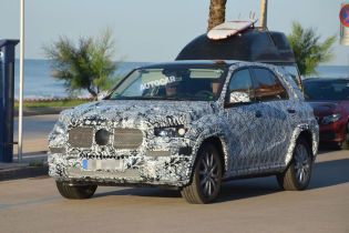 Фотошпионам удалось заснять "заряженную" версию нового Mercedes-Benz AMG GLE 63