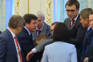 Головний прикордонник України знепритомнів просто під час виступу Лукашенка в Києві. З'явилось відео