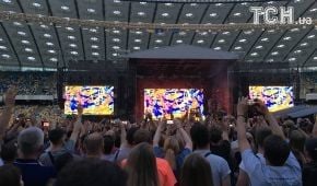 Черги, фанати і ліхтарики: з'явилися фото з концерту Depeche Mode у Києві
