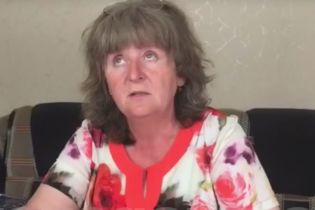 Полонений російський військовий Агеєв зустрічається з матір'ю, яка приїхала до України