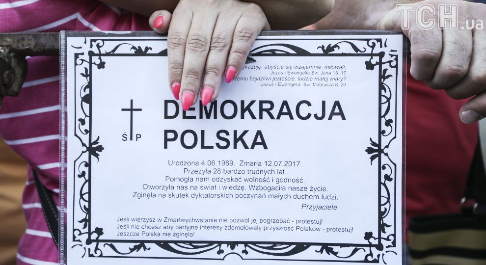 Польща може втратити право голосу в ЄС через скандальну судову реформу