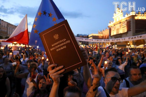 У Польщі тривають протести проти суперечливої судової реформи