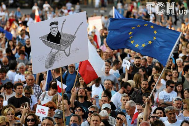 У Польщі тривають протести проти суперечливої судової реформи