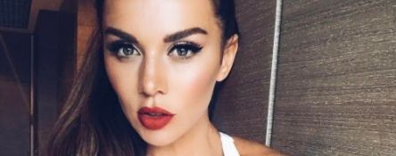 В купальнике и на шпильках: Анна Седокова поделилась новым пикантны кадром