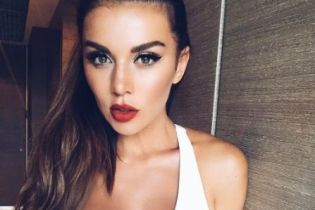 В откровенном купальнике и с коктейлями в руках: Анна Седокова показала фото с отдыха