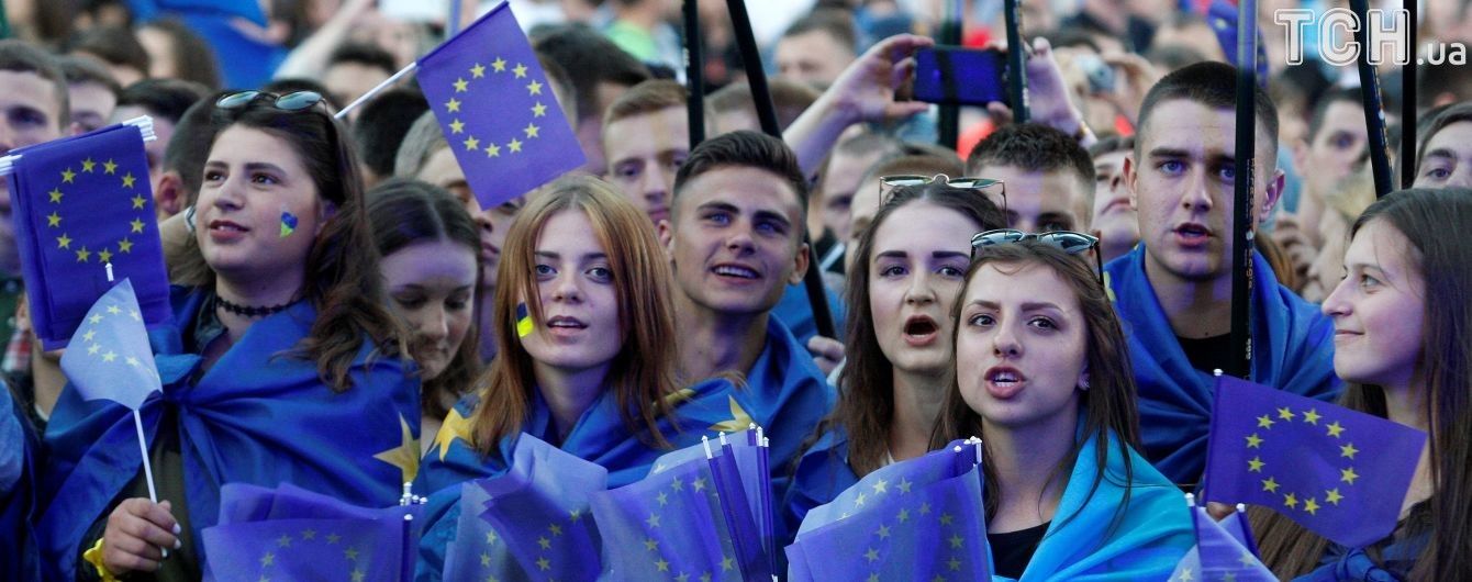 Рік безвізу. Куди в ЄС найчастіше їздять українці та які проблеми виникали дорогою. Інфографіка