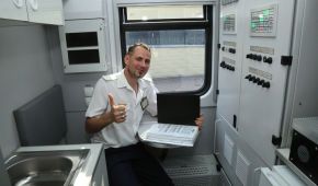 До та після ремонту. "Укрзалізниця" показала один із 153 вагонів, які реконструюють